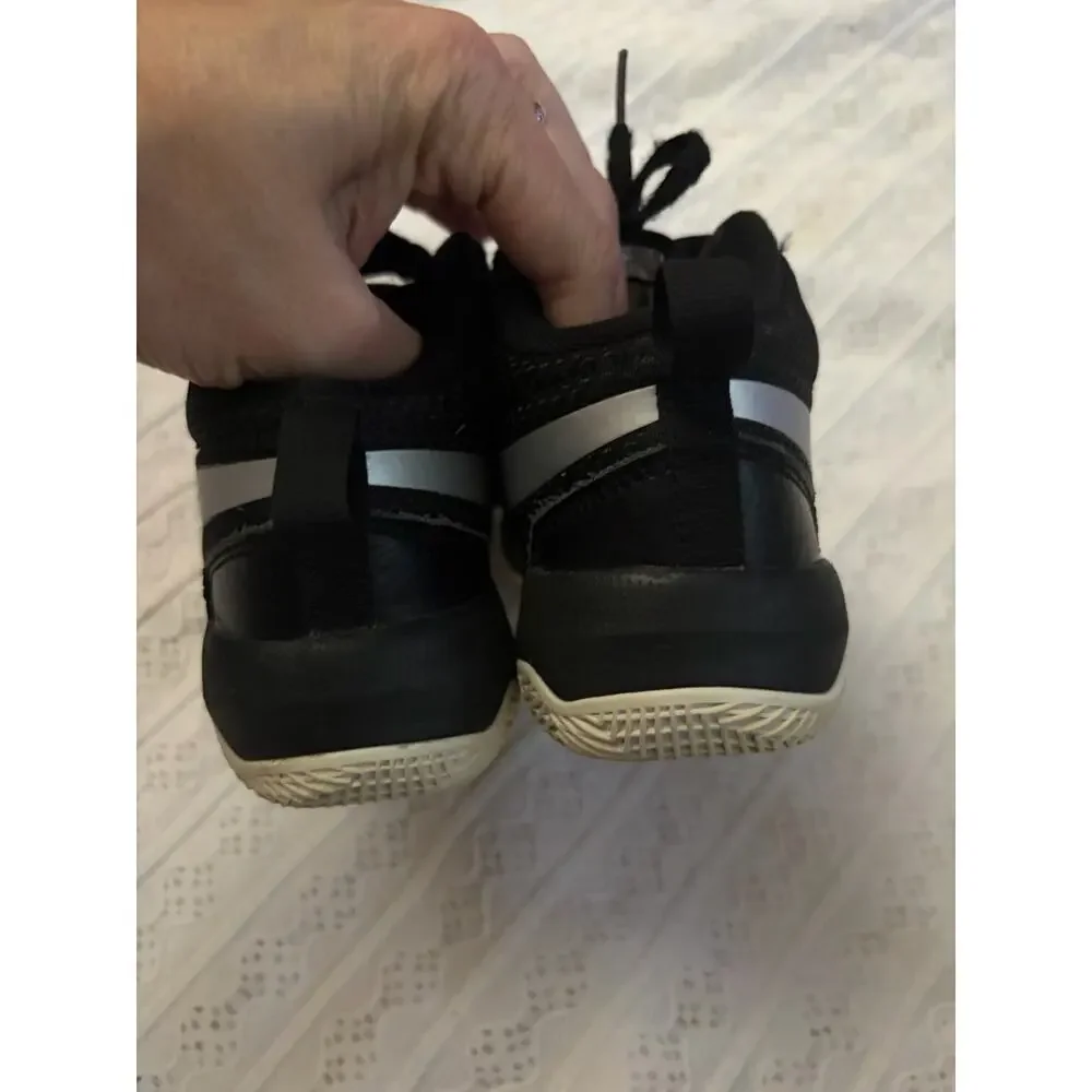 Nike Team Hustle D 8 Basketball Shoes Black White Boys Youth 1.5Y 881942-001